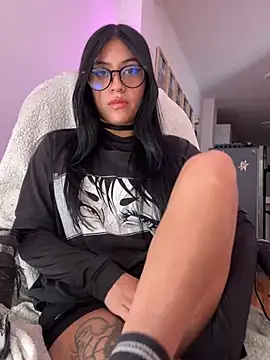 Snapshot of Kattze_ chatting on April 14, 2026, 9:09 pm Kattze online show from April 14, 2026, 9:09 pm
