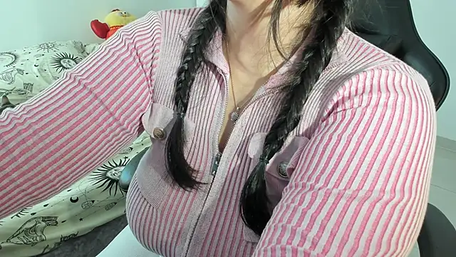  iamrousie  online show from May 28, 2026, 4:57 pm