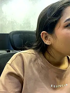 Snapshot of Hana-Parker chatting on May 15, 2026, 9:02 pm Hana-Parker online show from May 15, 2026, 9:02 pm
