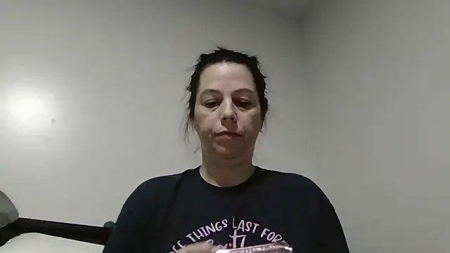 Snapshot of lily1982 chatting on May 4, 2026, 4:32 pm lily1982 online show from May 4, 2026, 4:32 pm