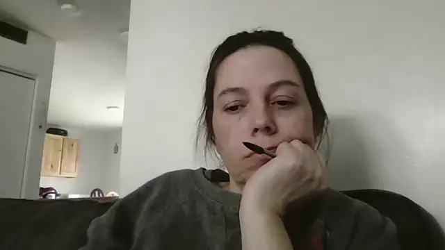 Snapshot of lily1982 chatting on May 8, 2026, 7:28 pm lily1982 online show from May 8, 2026, 7:28 pm