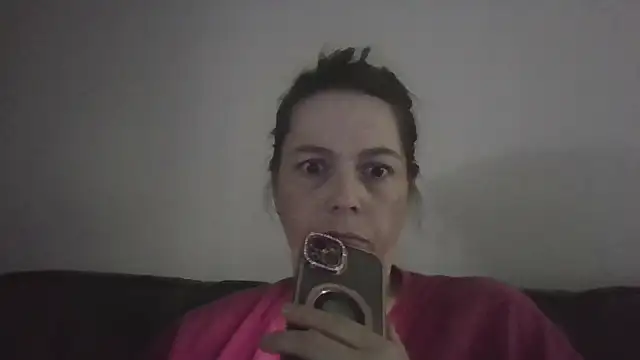 Snapshot of lily1982 chatting on May 17, 2026, 4:18 pm lily1982 online show from May 17, 2026, 4:18 pm