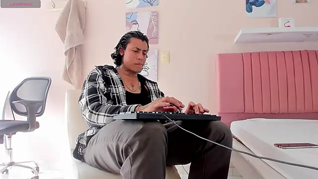 Damian Romanoff online show from April 28, 2026, 1:48 pm