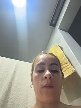 Natigoonzalez online show from May 13, 2026, 2:07 am