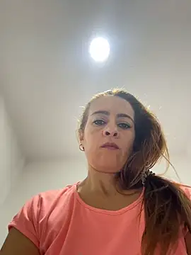 Natigoonzalez online show from May 17, 2026, 1:33 pm
