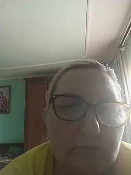 AureliaSky598 online show from May 28, 2026, 12:33 pm