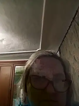 AureliaSky598 online show from May 19, 2026, 5:53 pm