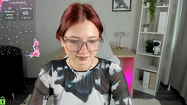 Snapshot of Lessi_Panic chatting on June 20, 2026, 12:48 am Lessi Panic online show from June 20, 2026, 12:48 am