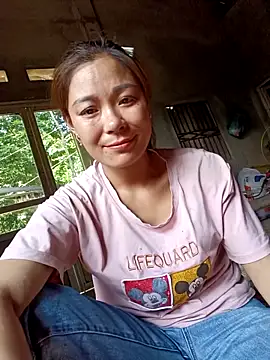 Snapshot of mia0033 chatting on May 7, 2026, 8:17 am mia0033 online show from May 7, 2026, 8:17 am
