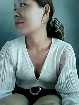 Snapshot of mia0033 chatting on May 12, 2026, 9:48 am mia0033 online show from May 12, 2026, 9:48 am