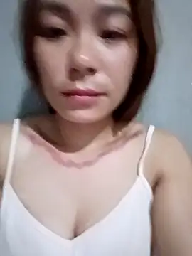 Snapshot of mia0033 chatting on May 15, 2026, 10:08 pm mia0033 online show from May 15, 2026, 10:08 pm