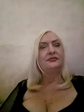Snapshot of Julia20X chatting on April 20, 2026, 3:35 pm Julia20X online show from April 20, 2026, 3:35 pm
