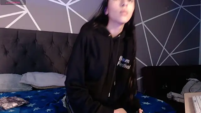 Snapshot of Violett1126 chatting on April 15, 2026, 5:24 am Violett1126 online show from April 15, 2026, 5:24 am