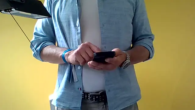 jjjust curiousss online show from April 17, 2026, 10:51 am