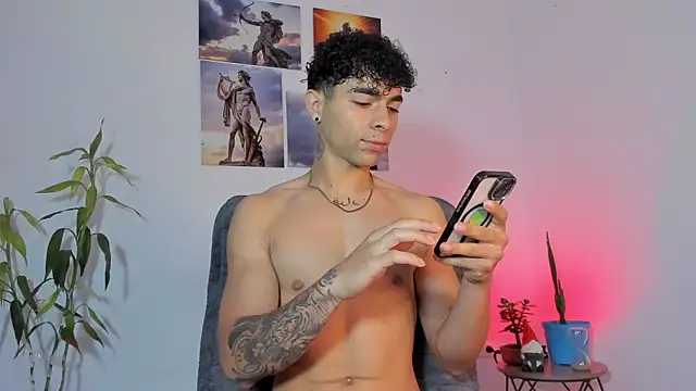 Snapshot of Alex_zt7 chatting on April 13, 2026, 2:32 pm Alex zt7 online show from April 13, 2026, 2:32 pm