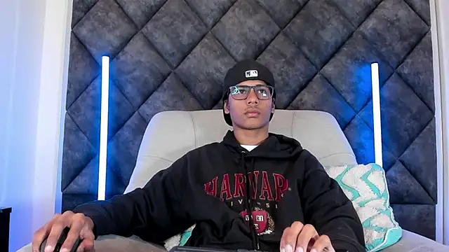 LiamKron online show from May 21, 2026, 10:45 am
