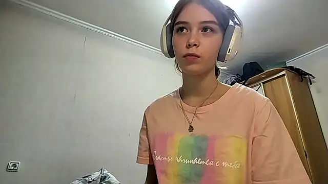 Snapshot of HebrewRiding chatting on April 10, 2026, 9:49 am HebrewRiding online show from April 10, 2026, 9:49 am