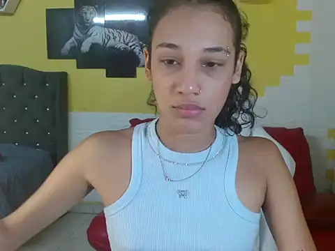 hellens queenx online show from April 8, 2026, 8:32 pm