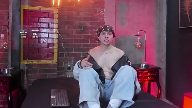 MissaelRossi online show from April 10, 2026, 8:38 pm