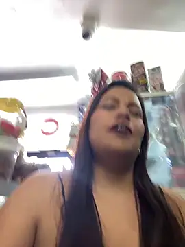 Snapshot of MIA_ROSSEEE chatting on June 16, 2026, 8:09 pm MIA ROSSEEE online show from June 16, 2026, 8:09 pm