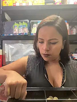 Snapshot of MIA_ROSSEEE chatting on June 10, 2026, 8:54 pm MIA ROSSEEE online show from June 10, 2026, 8:54 pm