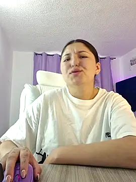 Snapshot of Celestee_21 chatting on May 31, 2026, 8:20 pm Celestee 21 online show from May 31, 2026, 8:20 pm