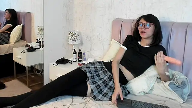 Snapshot of Alis_Roze chatting on July 9, 2026, 7:57 pm Alis Roze online show from July 9, 2026, 7:57 pm
