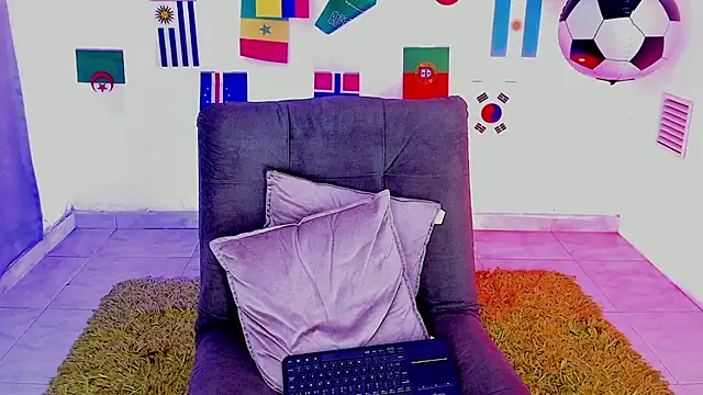 Snapshot of triiangel_latinboy chatting on July 17, 2026, 12:24 pm triiangel latinboy online show from July 17, 2026, 12:24 pm
