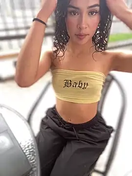 AlanaMartinez Pink online show from April 15, 2026, 8:31 pm