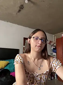 Snapshot of Aria_roouse3 chatting on April 13, 2026, 2:21 pm Aria roouse3 online show from April 13, 2026, 2:21 pm