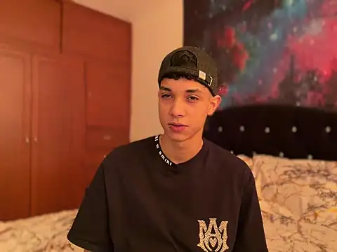 RoughDiamond  online show from April 26, 2026, 2:47 pm