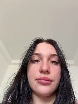 LucyHotty  online show from June 19, 2026, 7:14 am