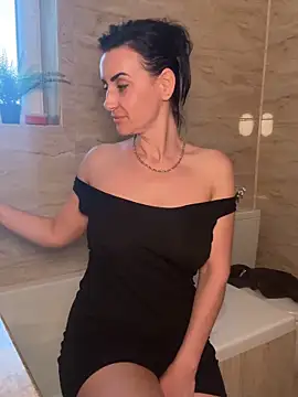 Snapshot of MissGiulia chatting on May 16, 2026, 3:22 pm MissGiulia online show from May 16, 2026, 3:22 pm