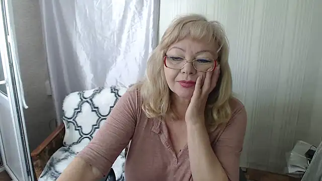 LavandaMay online show from April 30, 2026, 8:10 am