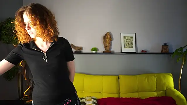 AgathaCarra online show from May 11, 2026, 1:45 pm