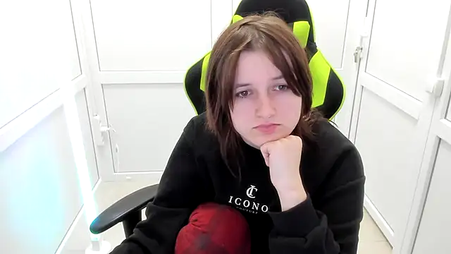 GoldenKiss online show from April 17, 2026, 6:49 am