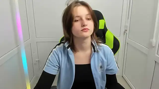 GoldenKiss online show from April 22, 2026, 6:42 am