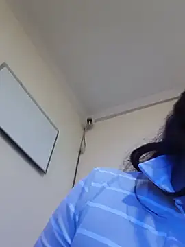 AliceScoot  online show from July 23, 2026, 6:04 pm