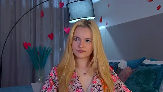 LeaLamour online show from April 10, 2026, 6:53 am