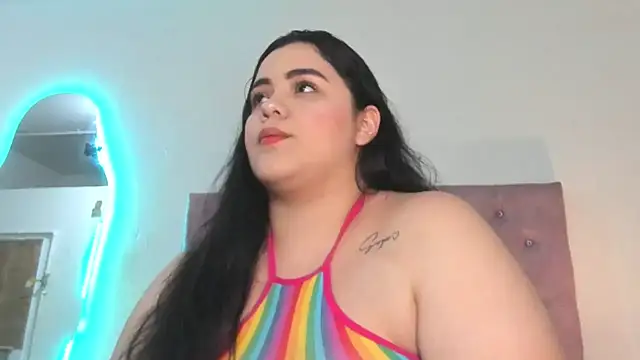 laurenlaine online show from May 13, 2026, 12:17 am