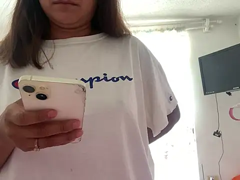 SolMlrena online show from June 3, 2026, 3:50 pm