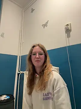 SweetNatalie699 online show from April 9, 2026, 7:20 pm