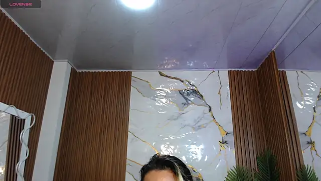 Snapshot of alonddra_tay chatting on May 9, 2026, 11:35 am alonddra tay online show from May 9, 2026, 11:35 am