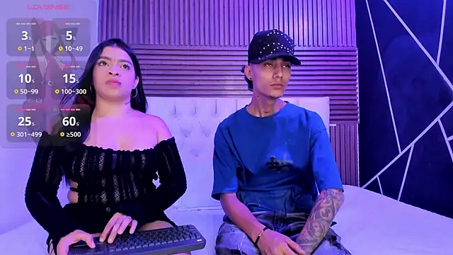 Snapshot of Andrewandlizzy chatting on April 10, 2026, 5:14 am Andrewandlizzy online show from April 10, 2026, 5:14 am