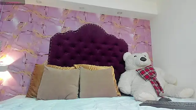 luna bloomm  online show from July 4, 2026, 6:09 am