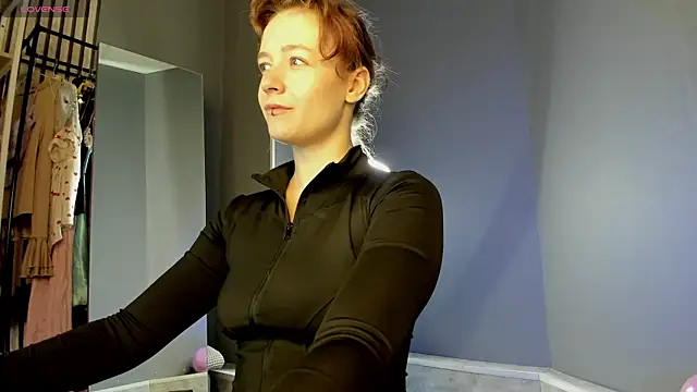 Snapshot of Ricki_Bloom chatting on June 20, 2026, 1:10 am Ricki Bloom online show from June 20, 2026, 1:10 am