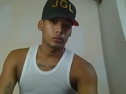 Snapshot of sexy-athletic-guy chatting on April 11, 2026, 1:24 am sexy-athletic-guy online show from April 11, 2026, 1:24 am