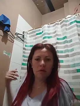 carolinhe26 online show from June 23, 2026, 10:57 am