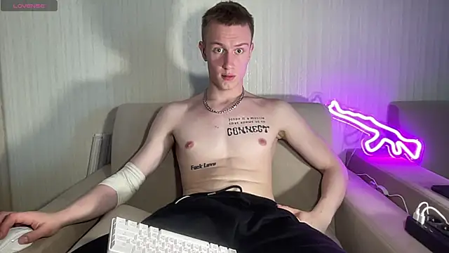 Snapshot of Travis_Gracile chatting on June 15, 2026, 9:09 am Travis Gracile online show from June 15, 2026, 9:09 am