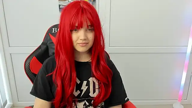 Snapshot of Caroline_cutte chatting on April 15, 2026, 7:03 am Caroline cutte online show from April 15, 2026, 7:03 am